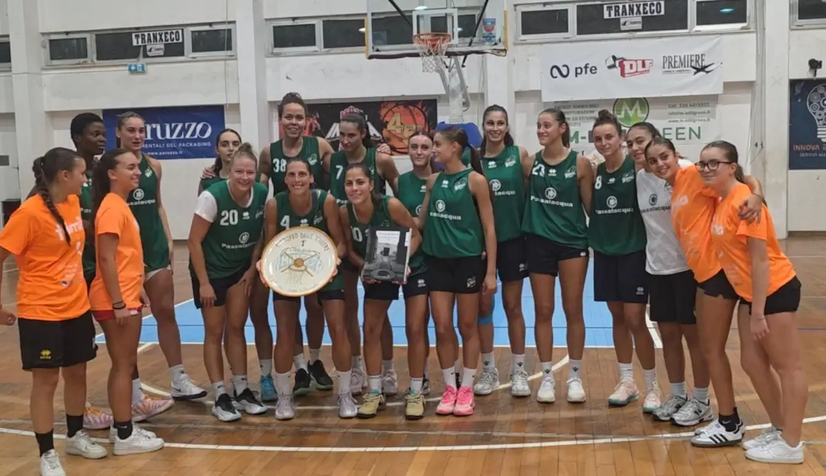 La Passalacqua Ragusa festeggia con il Trofeo delle miniere al termine della gara al Pala Cannizzaro di Caltanissetta