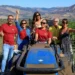Famiglia Brunetti tra i filari durante la prima vendemmia sull’Etna