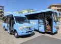 Autobus del trasporto pubblico urbano in una strada di Ragusa, servizio gratis per under 20 e universitari