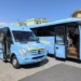 Autobus del trasporto pubblico urbano in una strada di Ragusa, servizio gratis per under 20 e universitari