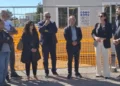 Amministratori e imprenditori davanti alla recinzione del cantiere nella zona artigianale di Michelica a Modica