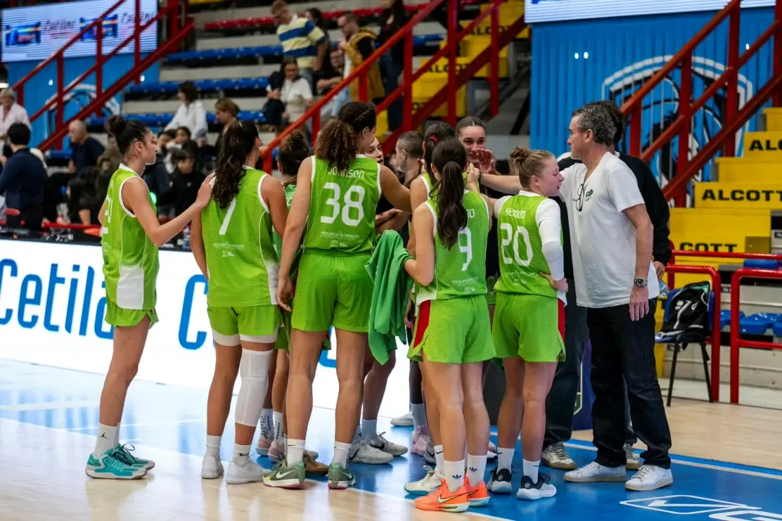 Squadra della Passalacqua Ragusa al PalaBarbuto prima della gara di Serie A2 con Napoli
