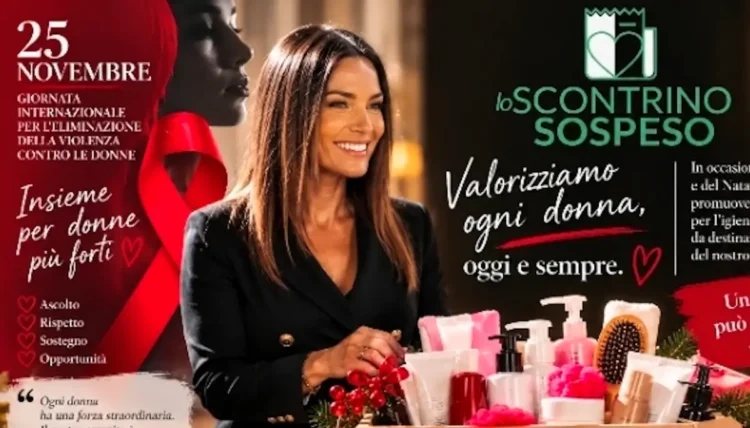 Locandina dello Scontrino Sospeso di Modica per il 25 novembre: una donna sorride accanto a prodotti per l’igiene e cosmetici