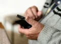 Anziana con tessera e farmaci: spese sanitarie degli anziani
