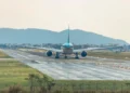 Aereo passeggeri sul piazzale di un aeroporto regionale come quello di Comiso. Immagine di repertorio Pix