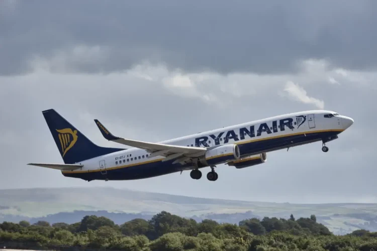 Aereo Ryanair in fase di decollo