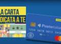 Grafica della Carta Dedicata a te con la carta prepagata blu di Poste Italiane e un’illustrazione di negozi alimentari