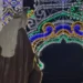 Statua mariana con aureola davanti all'arco di luminarie colorate allestito per la festa a Monterosso Almo