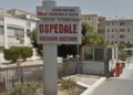 Sanità a Vittoria: cartello dell’ospedale Riccardo Guzzardi dell’Asp di Ragusa, con l’ingresso, la sbarra e la guardiola