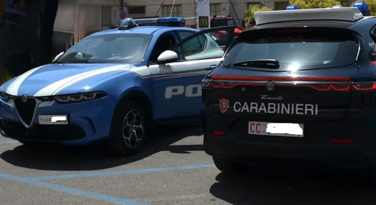 Auto della Polizia di Stato e dei Carabinieri parcheggiate una accanto all'altra, immagine per il tentato furto a Vittoria
